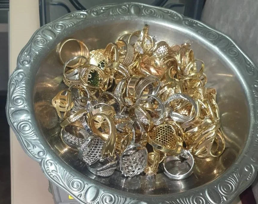 Carinici regionalnog centra Tuzla oduzeli veću količinu zlatnog i srebrnog nakita, te tekstilnih proizvoda (FOTO)
