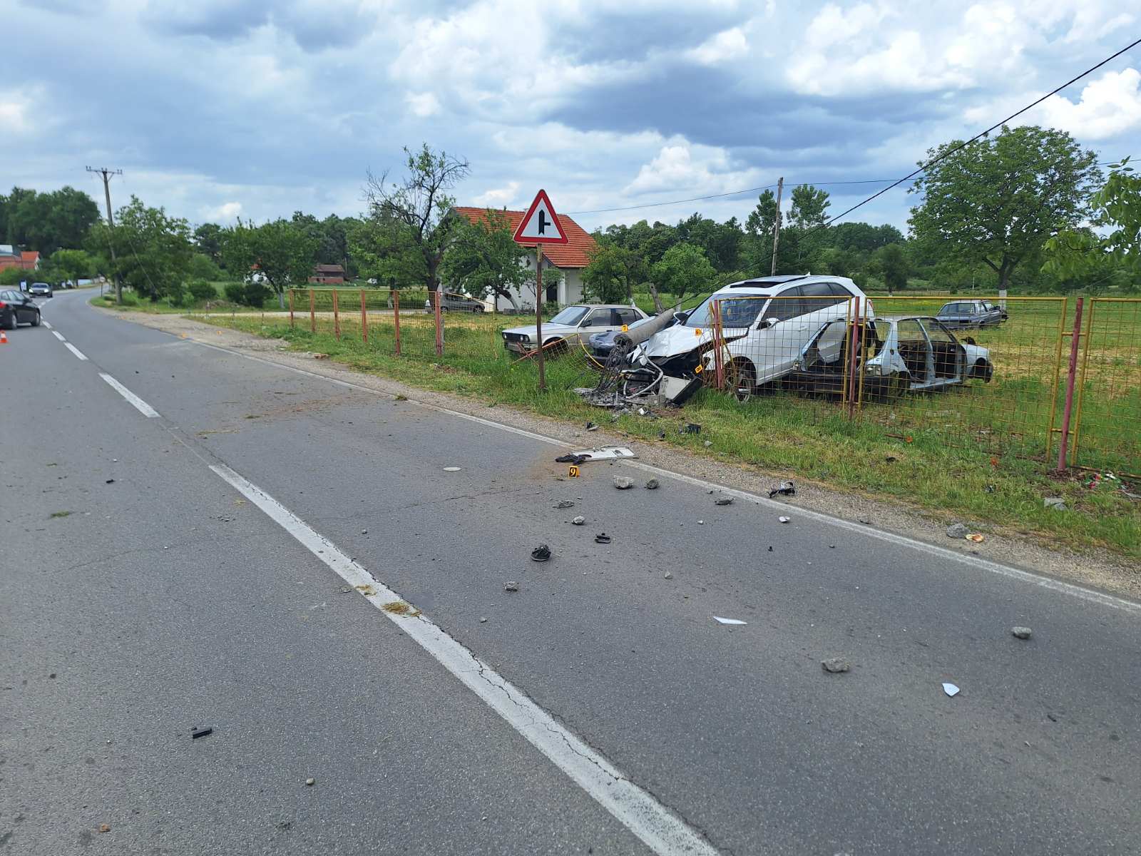 Jedna osoba zadobila povrede u saobraćajnoj nezgodi kod Bijeljine (FOTO)