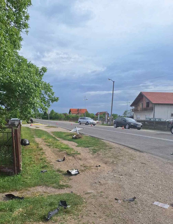 Motociklista hitno prebačen za VMA Beograd nakon saobraćajne nezgode na magistralnom putu Zvornik-Bijeljina (FOTO)