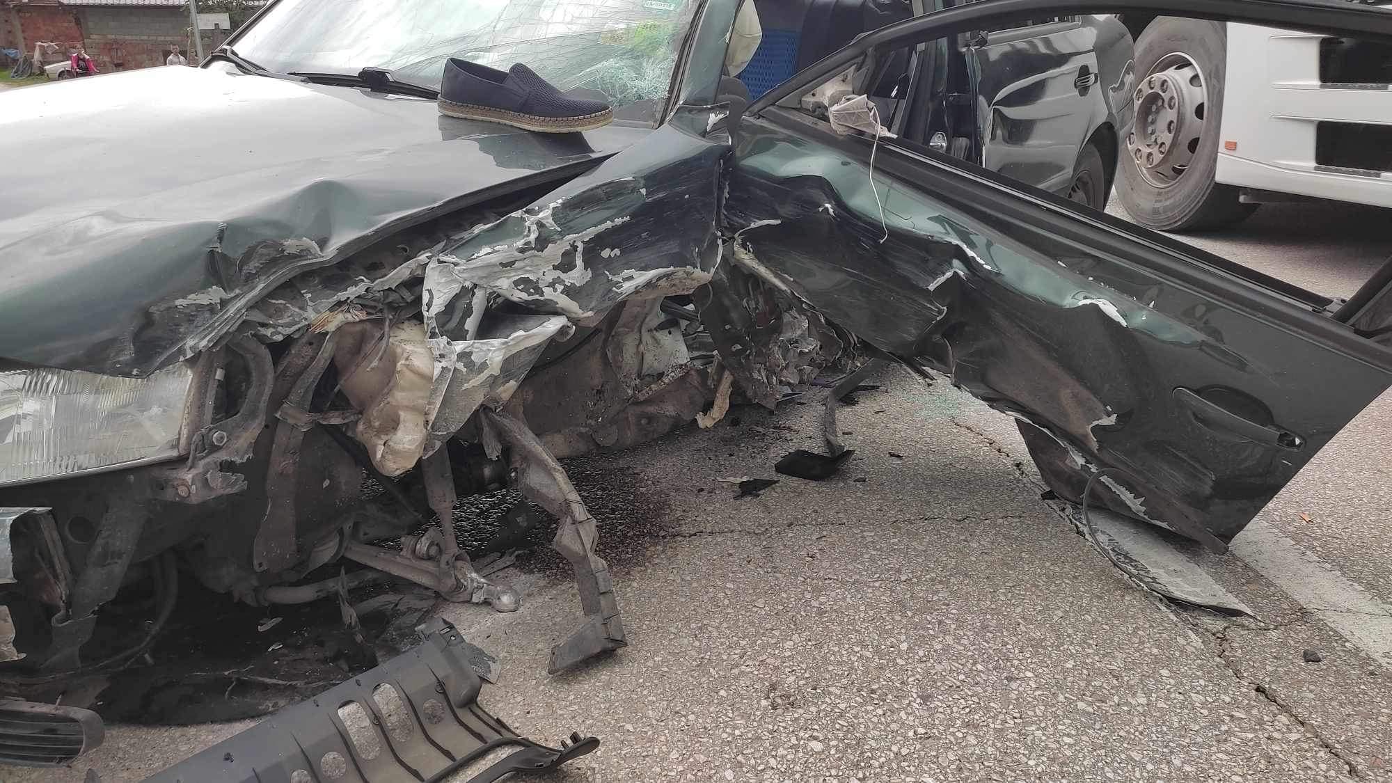 Jedno lice smrtno stradalo u saobraćajnoj nezgodi u Kravici, pet lica povrijeđeno (FOTO)