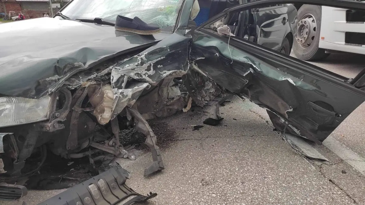 Jedno lice smrtno stradalo u saobraćajnoj nezgodi u Kravici, pet lica povrijeđeno (FOTO)