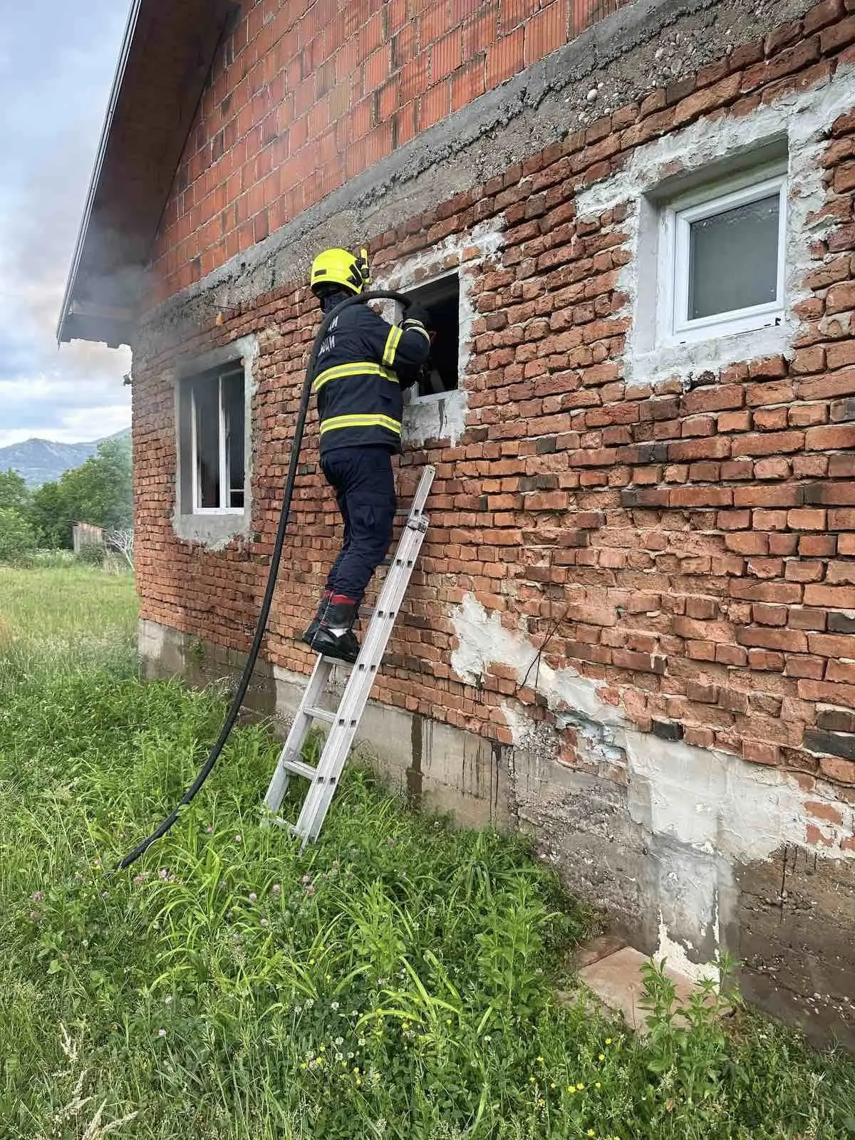 Vatrogasci gasili dva požara u naseljima pored Drine prethodnog dana (FOTO+VIDEO)