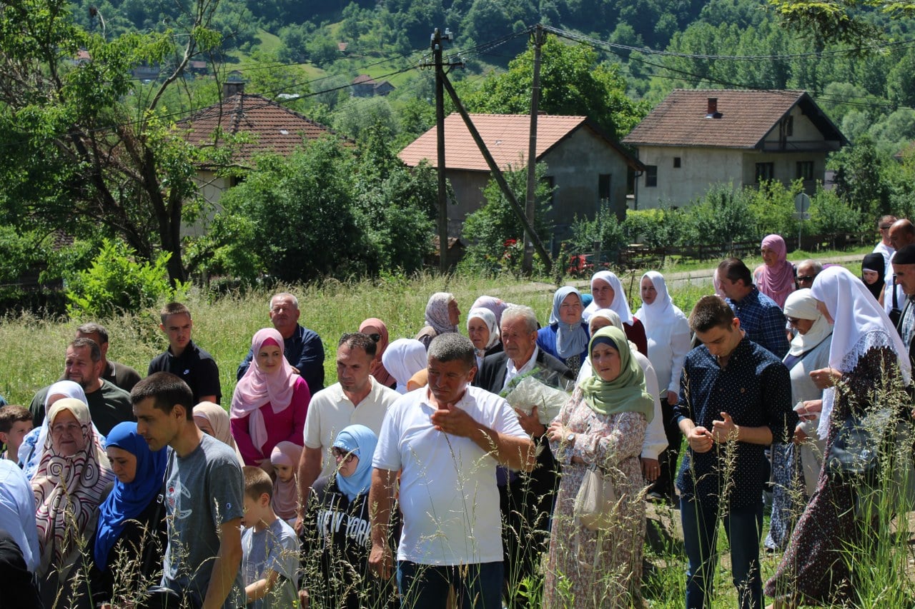 I poslije 32 godine za ratni zločin i strijeljanje 87 bošnjačkih civila u Drinjači nije niko odgovarao (FOTO+VIDEO)