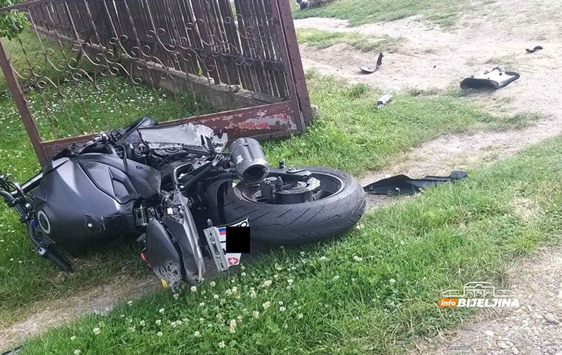 Motociklista hitno prebačen za VMA Beograd nakon saobraćajne nezgode na magistralnom putu Zvornik-Bijeljina (FOTO)