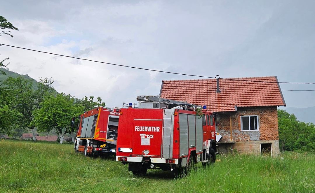 Vatrogasci gasili dva požara u naseljima pored Drine prethodnog dana (FOTO+VIDEO)