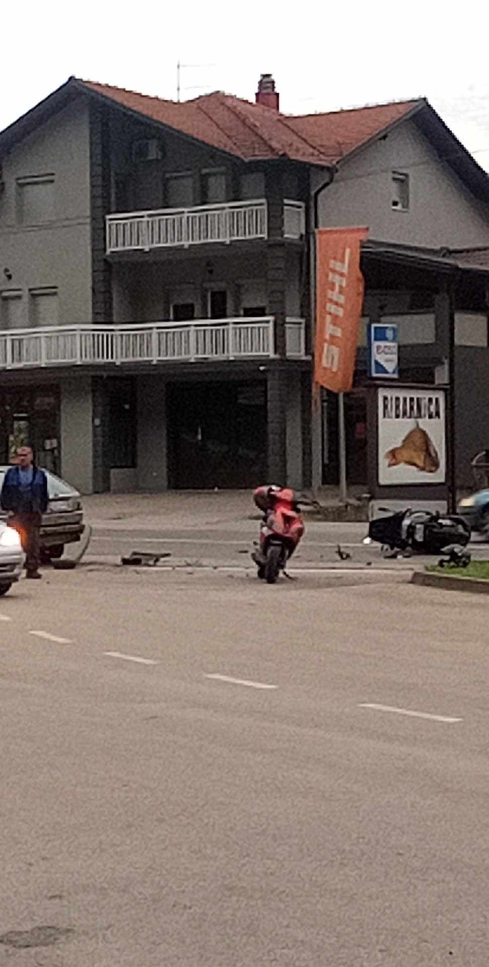 Motociklista zadobio povrede u saobraćajnoj nezgodi u Meterizama (FOTO)