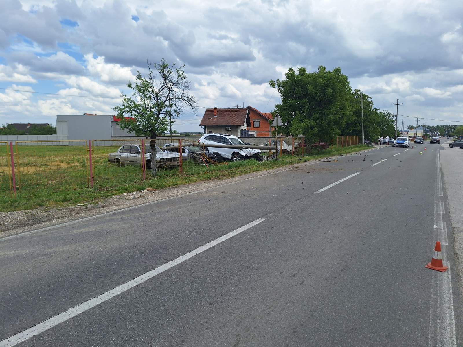 Jedna osoba zadobila povrede u saobraćajnoj nezgodi kod Bijeljine (FOTO)