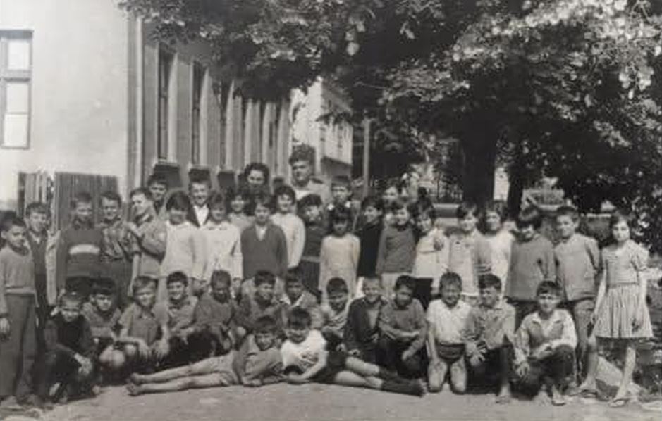 Ovog proljeća Zvornik za samo dvadeset dana ostao bez nekadašnje učiteljice Rajne Stefanović i njene kćerke Gorjane, omiljene među Zvorničanima