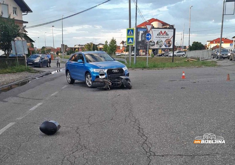 Sudar automobila i mopeda, vozač prevezen u bolnicu u Bijeljini (FOTO)