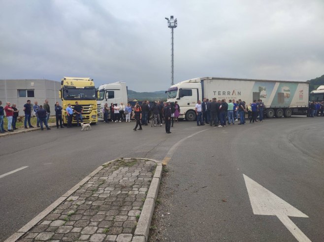 Održan protest autoprevoznika i špeditera u Karakaju (VIDEO)