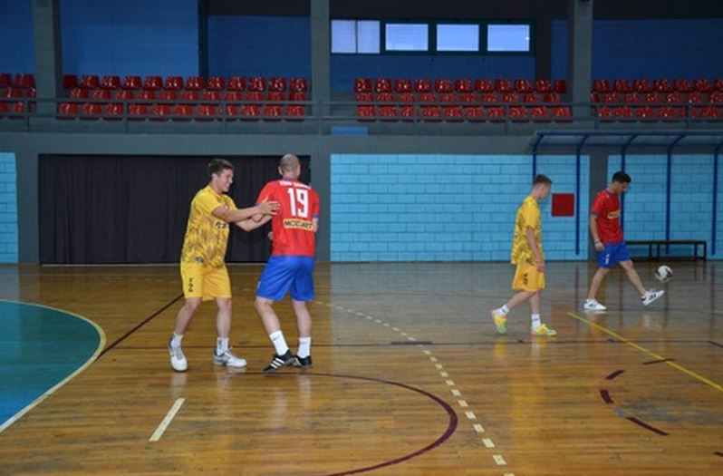 Velika podrška malom fudbalu: Mozzart uz futsalere iz Zvornika i Srpca: Novi dresovi za KMF Young boys i KMF Srbac (FOTO)