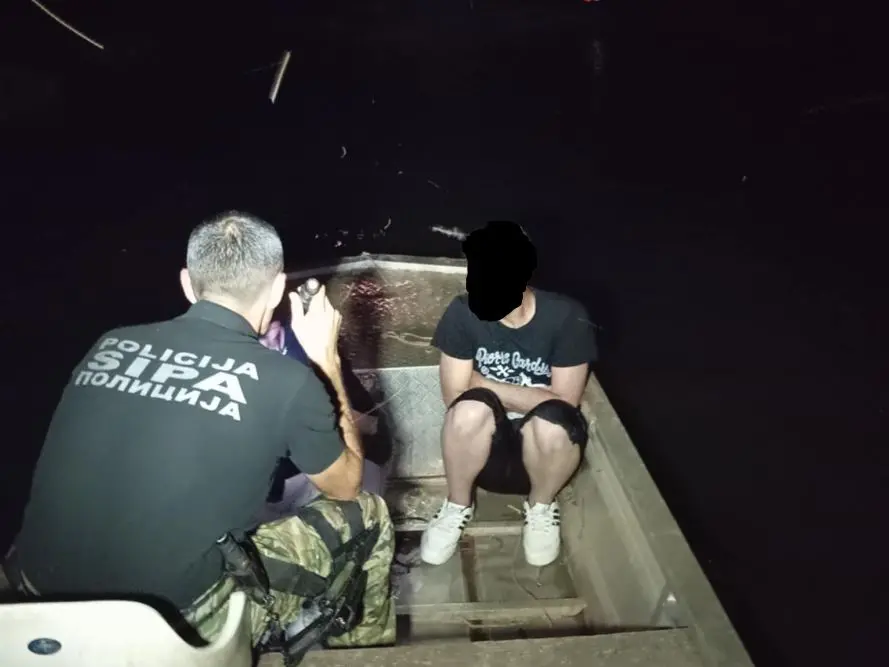 Akcija spašavanja migranata iz rijeke Drine, asistencija zvorničke ribočuvarske službe Graničnoj policiji BiH i SIPA-i (FOTO)