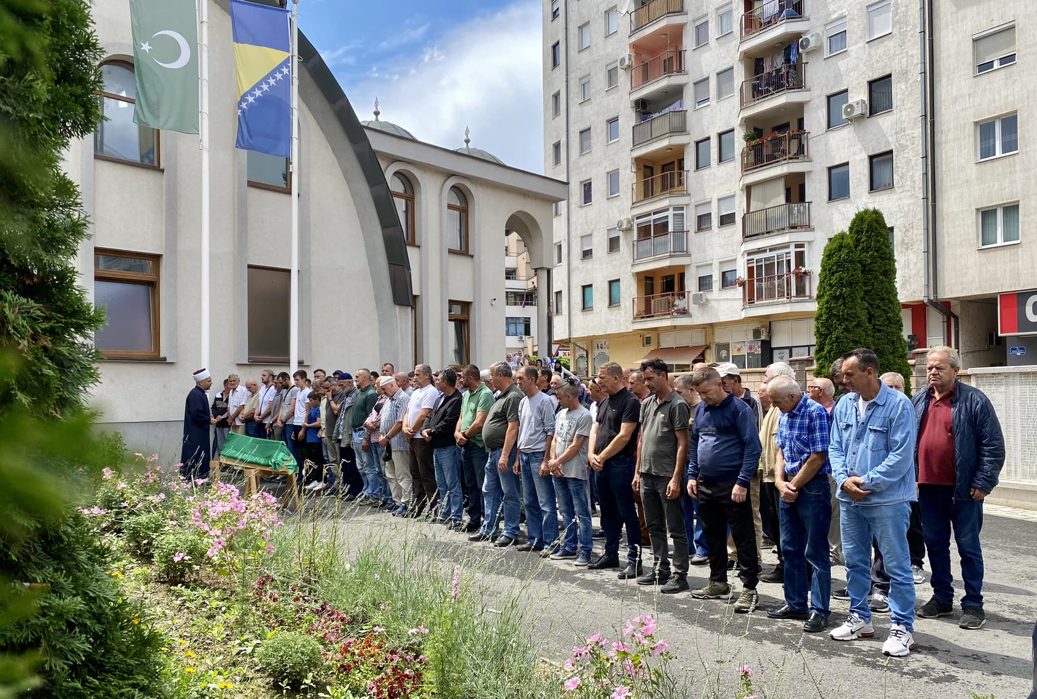 Zvorničani se oprostili i na bolji svijet ispratili prerano preminulog Nihada Loznicu (FOTO)