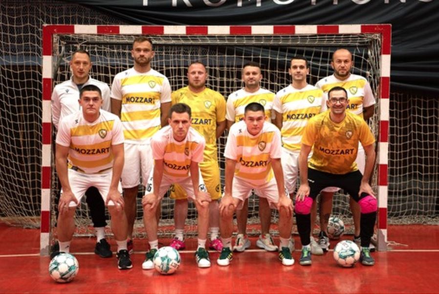 Velika podrška malom fudbalu: Mozzart uz futsalere iz Zvornika i Srpca: Novi dresovi za KMF Young boys i KMF Srbac (FOTO)