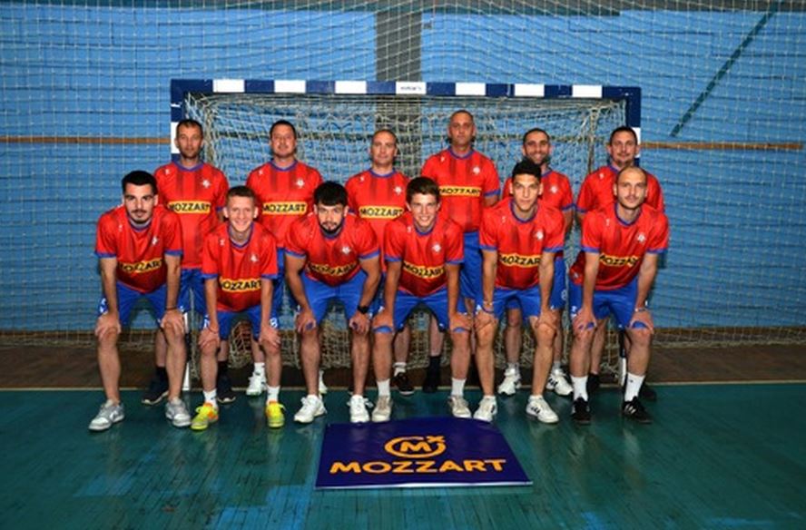 Velika podrška malom fudbalu: Mozzart uz futsalere iz Zvornika i Srpca: Novi dresovi za KMF Young boys i KMF Srbac (FOTO)