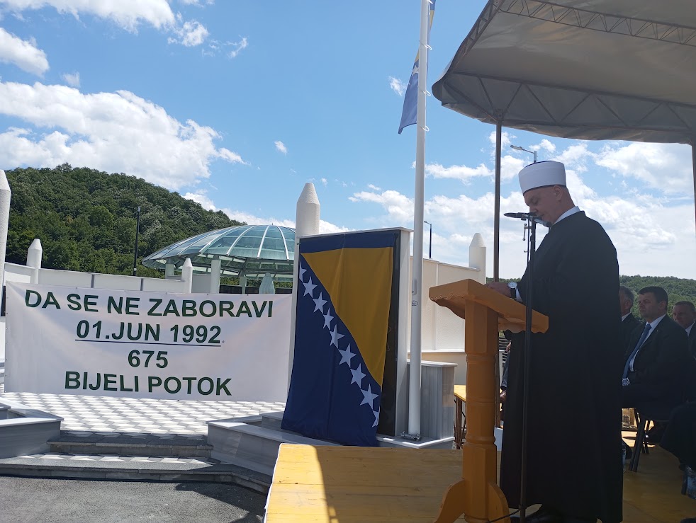 Reisul-ulema: Snažno pozivamo na sjećanje i komemoriranje svih stradalih ljudi u BiH (FOTO)