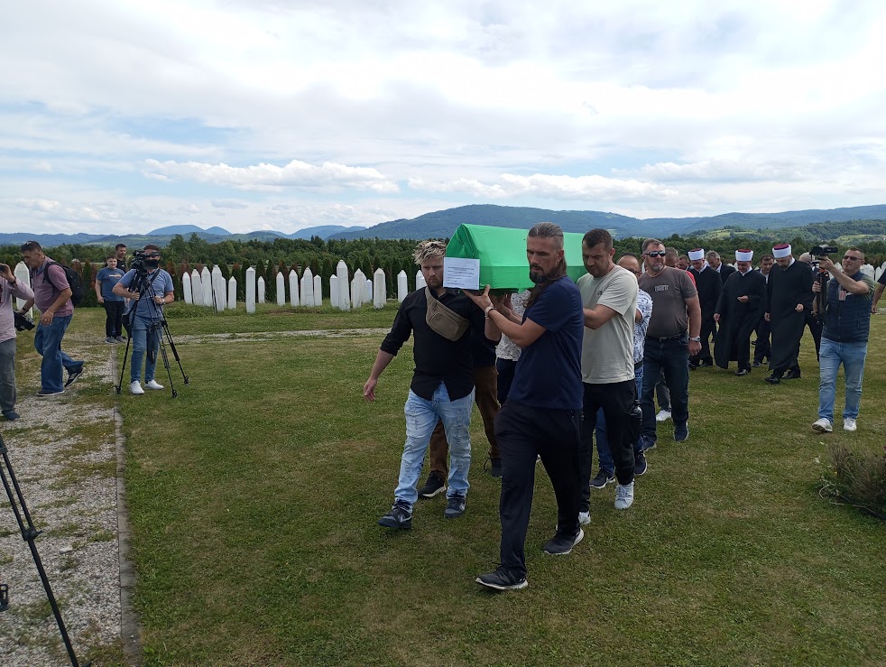 Nakon otvaranja spomen obilježja ubijenim Bošnjacima Zvornika, danas klanjana dženaza u Memomrijalnom centru (FOTO)