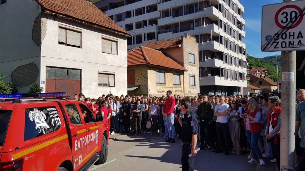 SŠC „Petar Kočić“ održane pokazne vježbe evakuacije u slučaju požara i evakuacije u slučaju zemljotresa (FOTO)