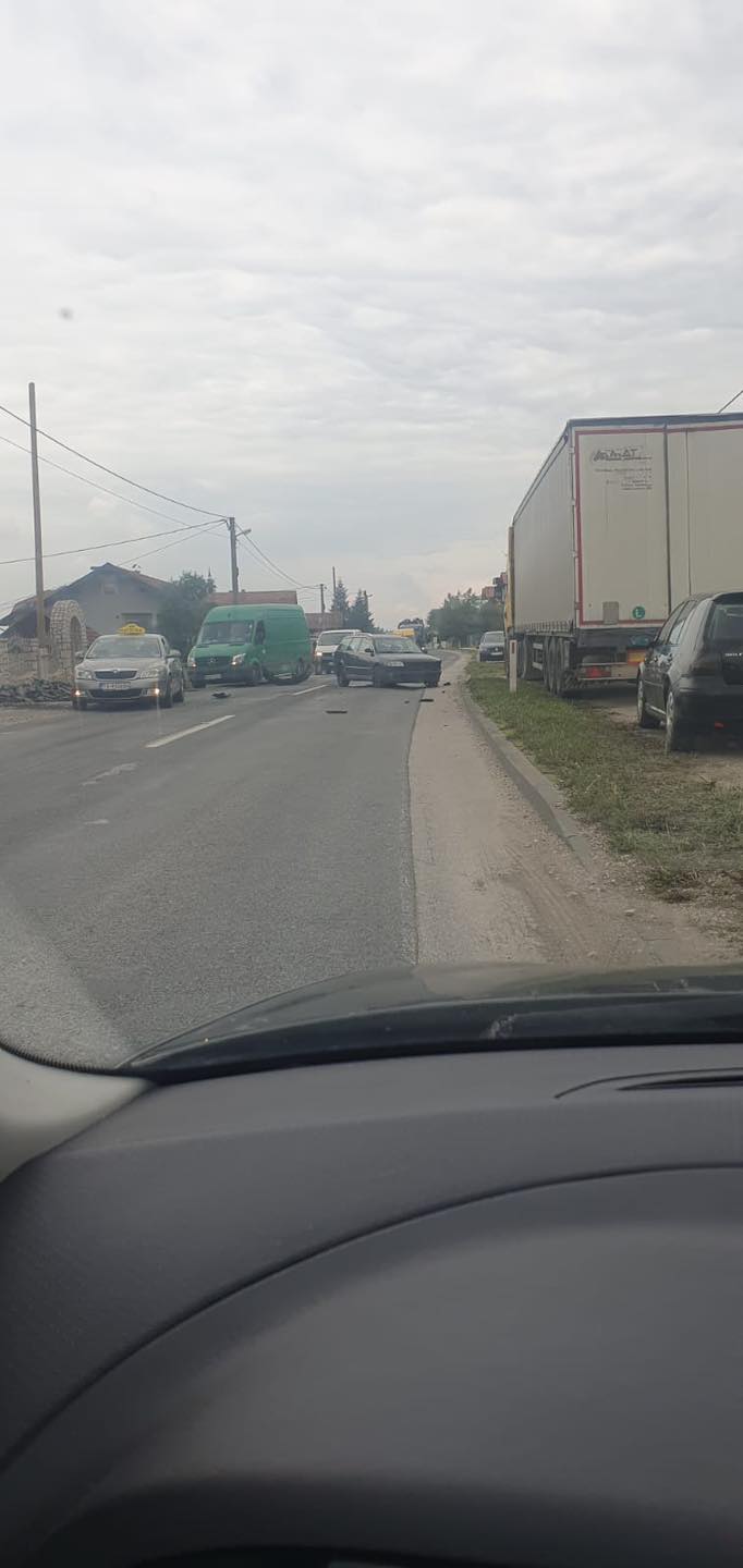 Saobraćajna nezgoda na magistralnom putu Zvornik-Tuzla, saobraćaj usporen (FOTO)