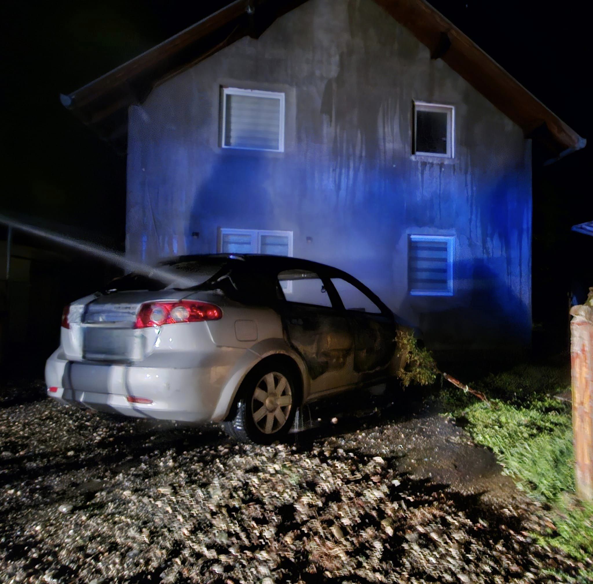 Bratunački vatrogasci gasili zapaljeni automobil (FOTO)