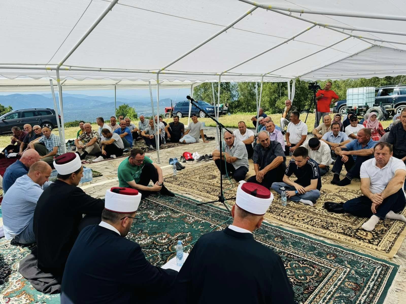 Učenjem dove nastavljena tradicija okupljanja na dovištu Pašin put – Orlić koje se nalazi na tromeđi Zvornika, Kalesije i opštine Osmaci