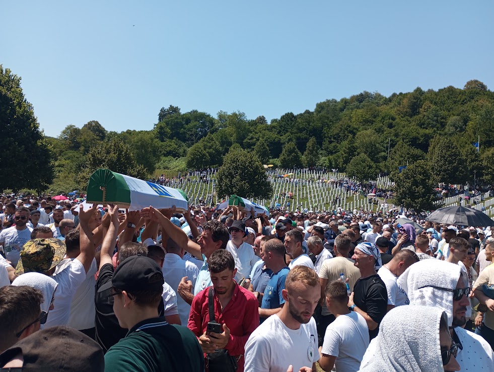 Klanjana dženaza u Potočarima, ukopano još 14 žrtava genocida, Policijska uprava Zvornik izdala saopštenje nakon završetka
