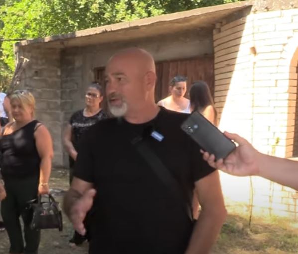 Romi započeli kolektivni povratak u svoje naselje Skočića kod Kozluka na području Zvornika (FOTO+VIDEO)