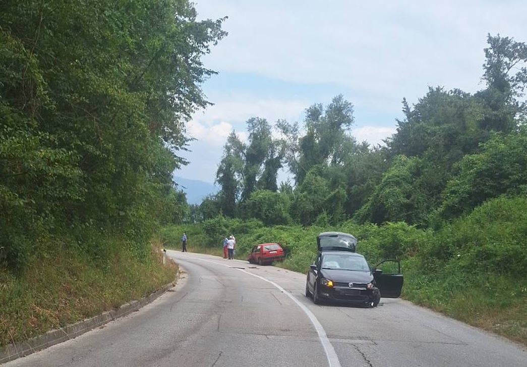 U saobraćajnoj nezgodi povrijeđeni svi učesnici, tri lica završila u zvorničkoj bolnici (FOTO)