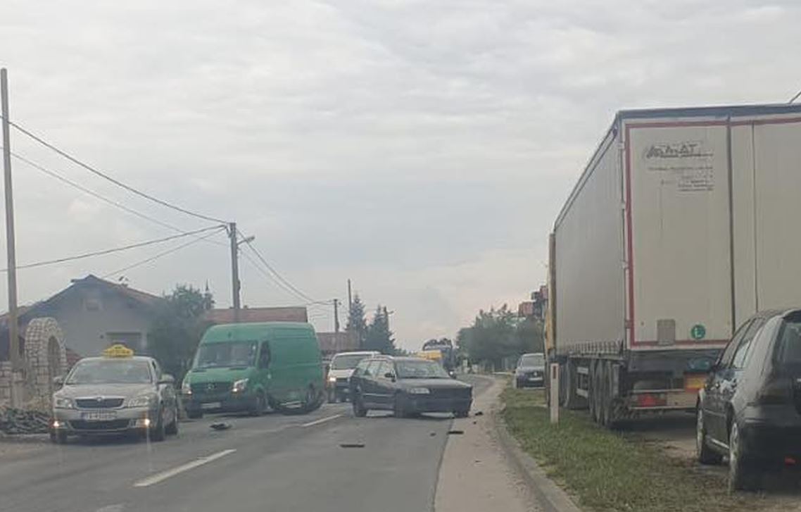 Saobraćajna nezgoda na magistralnom putu Zvornik-Tuzla, saobraćaj usporen (FOTO)