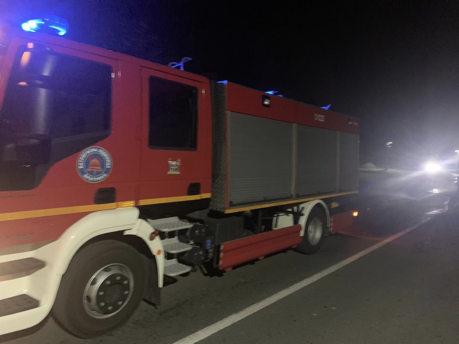 Vatrogasci pomagali u raščišćavanju magistralnog puta Zvornik-Bratunac nakon saobraćajne nezgode (FOTO)