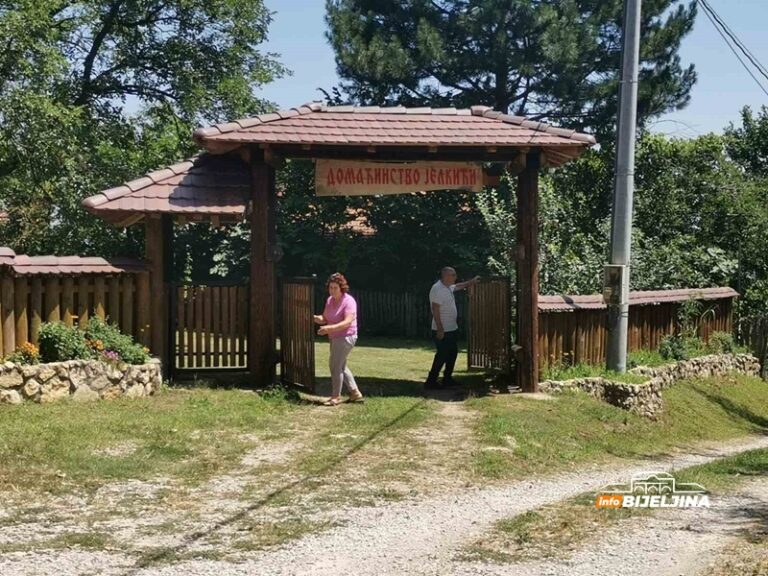 Oaza mira na području Zvornika: Seoski turizam Jelkića oduševljava posjetioce, gosti mogu da prave domaću rakiju, džem, suše šljive 