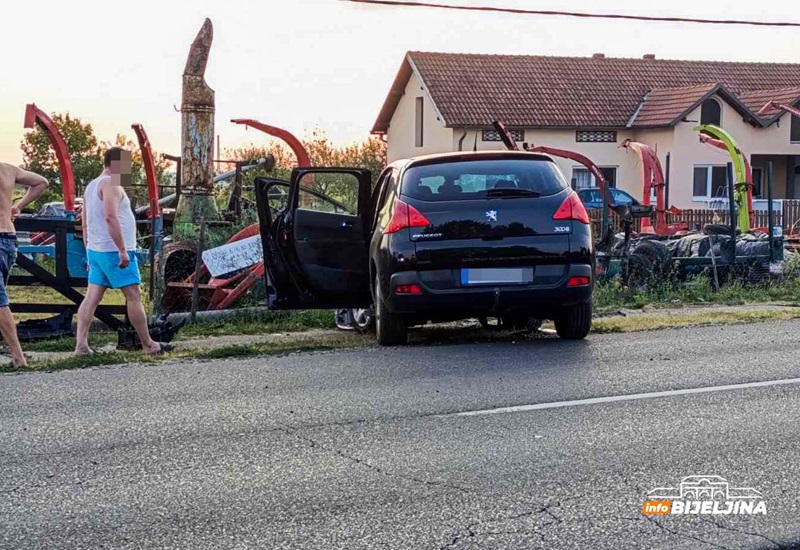 vVozač s 2,3 promila alkohola udario automobil u kojem su bile majka i kćerka, sve se dogodilo na putu kod Bijeljine (FOTO)