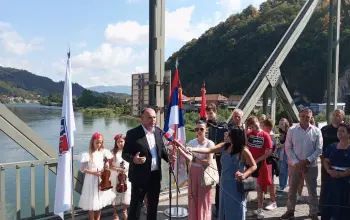 Manifestacijom „Ljudi i mostovi“ proslavljeno zajedništvo Zvornika i Malog Zvornika (FOTO)