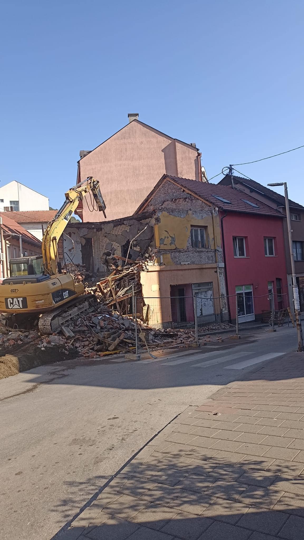 Zgrada ''Slatko ćoše'' porušena, uskoro novi stambeno-poslovni objekat (FOTO)