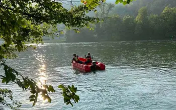 Ronioci traže tijelo muškarca koji je skočio u ledenu Drinu bježeći od policije