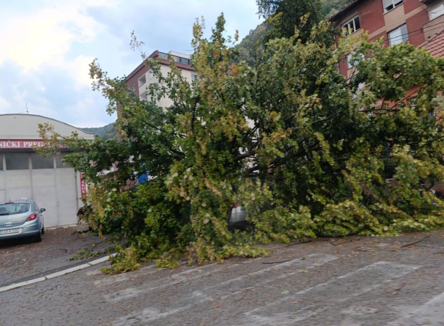 Nakon olujnog nevremena sabiraju se štete na teritoriji cijelog Zvornika