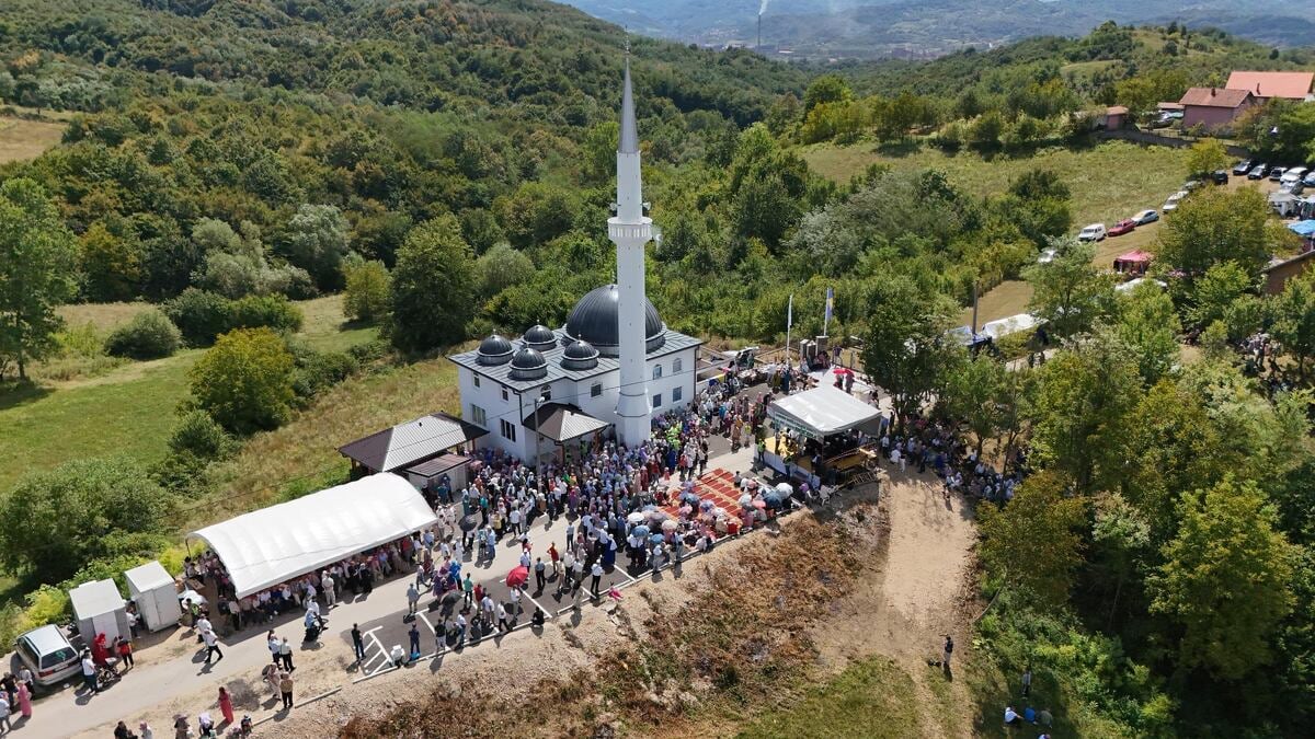 Uz prisustvo velikog broja vjernika svečano otvorena džamija na Kučić Kuli kod Zvornika