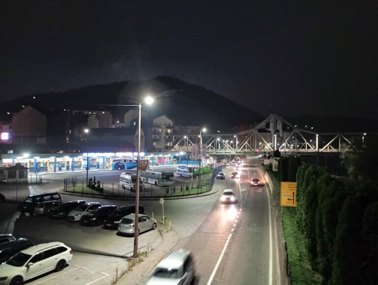 Nakon ponoći glasno se vrijeđali ispred jedne od zvorničkih kafana, policija ih uhapsila