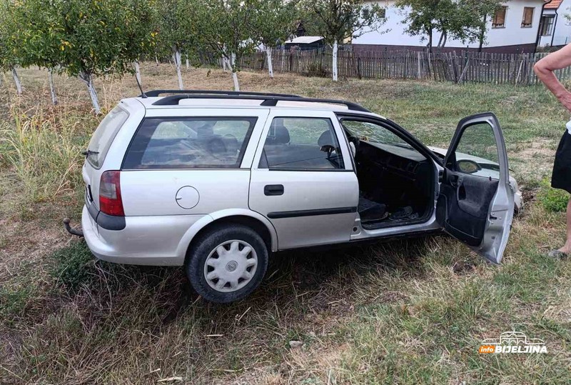 Saobraćajna nezgoda kod Bijeljine: Dvojica povrijeđena, vozač imao 3,14 promila (FOTO)