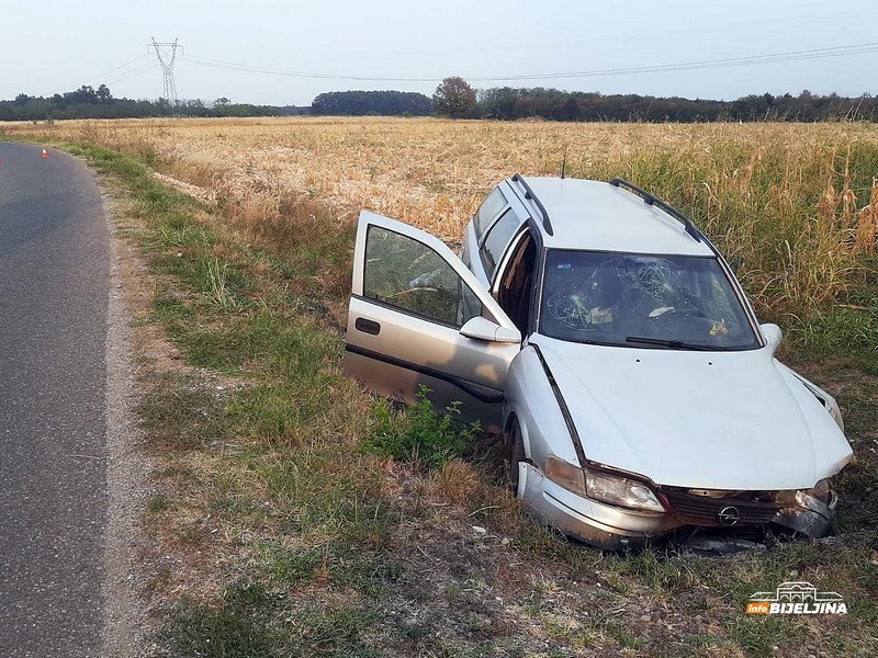 Saobraćajna nezgoda kod Bijeljine: Dvojica povrijeđena, vozač imao 3,14 promila (FOTO)