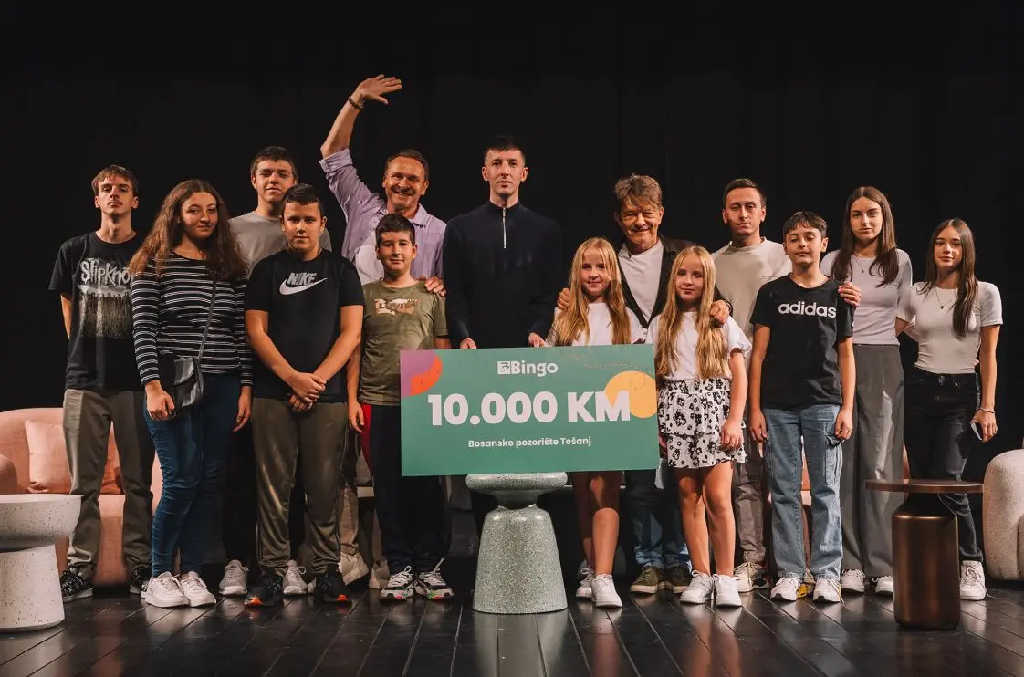 Bingo i Dragan Bjelogrlić posjetili Enisovo mjesto – Tešanj (VIDEO)