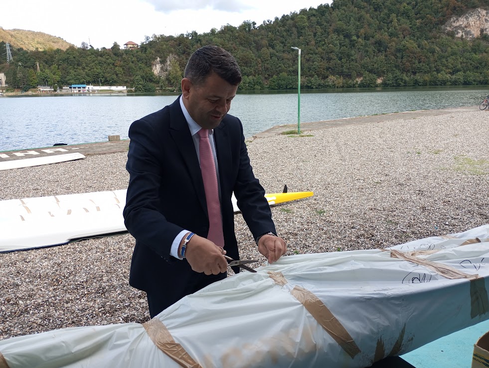 Ministar Hurtić otpakovao nove kajake na svečanoj ceremoniji Kajak-Kanu Kluba "Drina" u Diviču (FOTO+VIDEO)