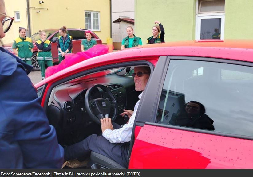 Gest za svaku pohvalu: Firma iz BiH radniku poklonila automobil za dvije decenije rada (FOTO)