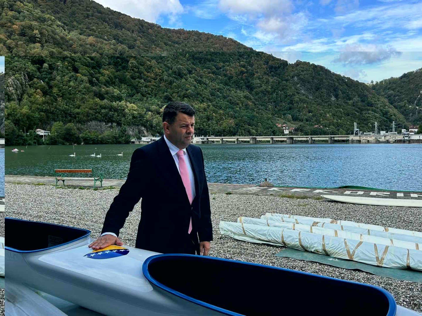 Ministar Hurtić otpakovao nove kajake na svečanoj ceremoniji Kajak-Kanu Kluba "Drina" u Diviču (FOTO+VIDEO)