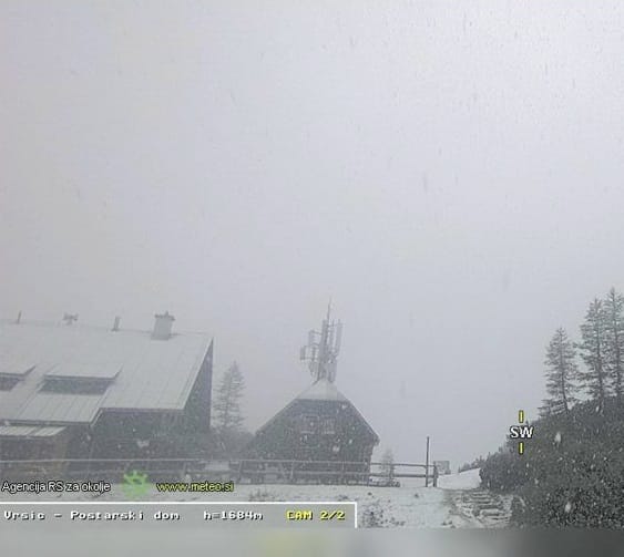 U Sloveniji pao snijeg, zabijelio planinski prevoj Vršič (FOTO)