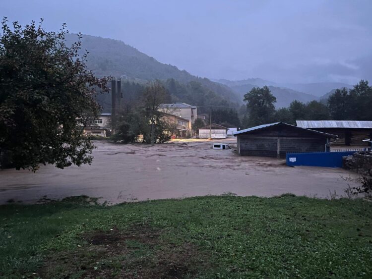 Poplave zahvatile Jablanicu, Konjic, Fojnicu, Kiseljak, ogromna materijalna šteta