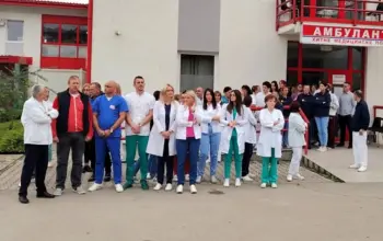 Protest radnika Doma zdravlja Bratunac u znak podrške pretučenoj doktorici