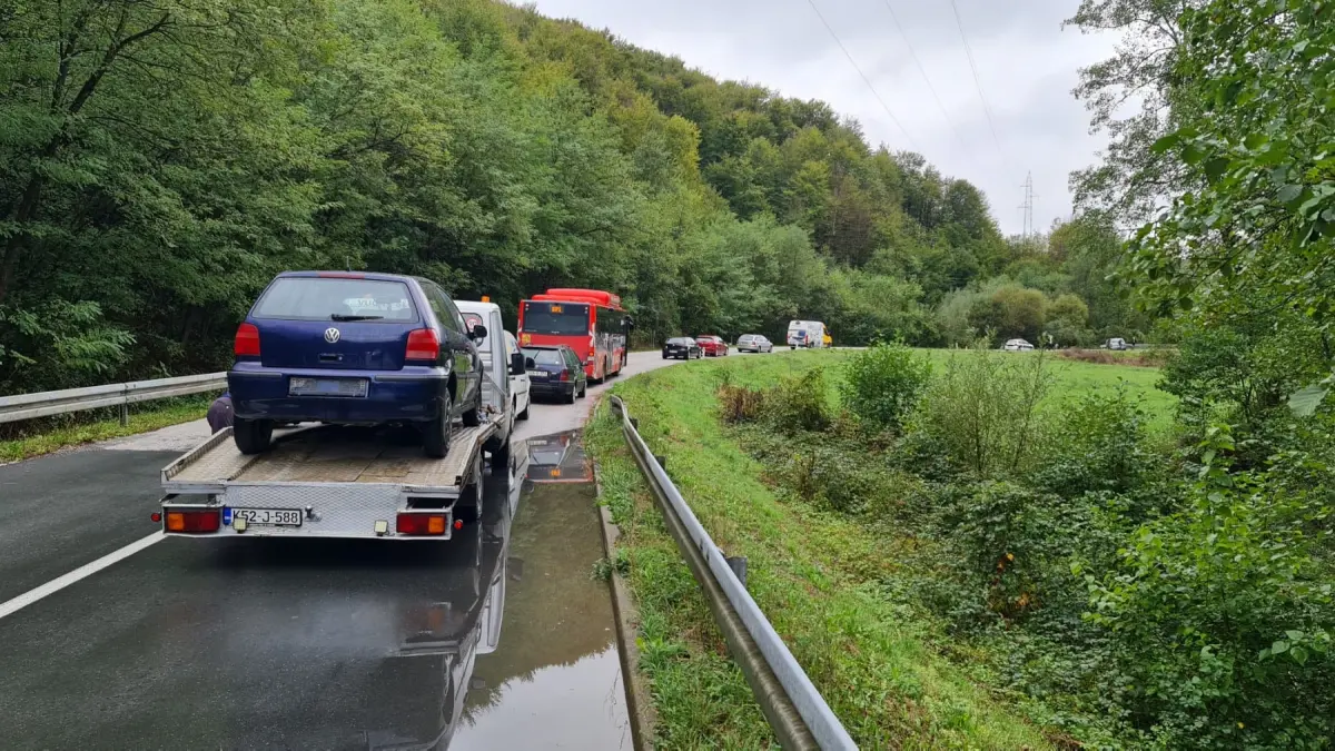 Nekoliko povrijeđenih lica u sudaru kod Sapne (FOTO)