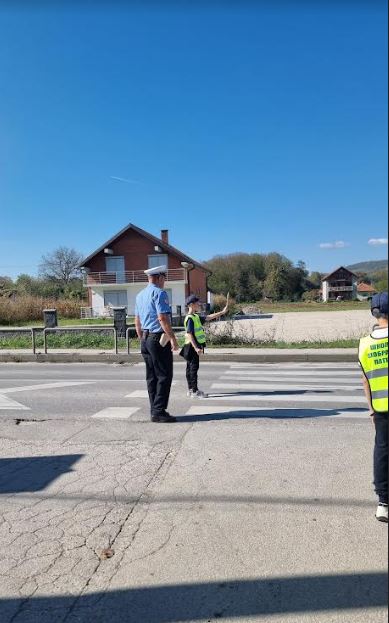 Na području Zvornika sprovedene aktivnosti sa školskim saobraćajnim patrolama (FOTO)