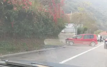 Dva lica povrijeđena, jednom vozaču napisan prekršajni nalog bilans je saobraćajne nezgode na Diviču prethodnog dana (FOTO)